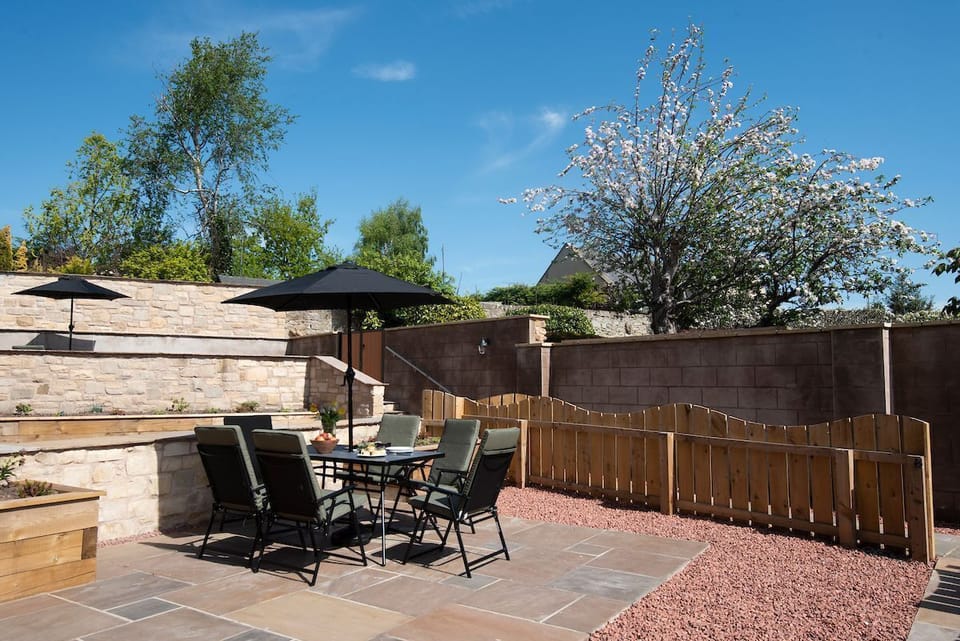 Wall Cottage - garden furniture on the patio