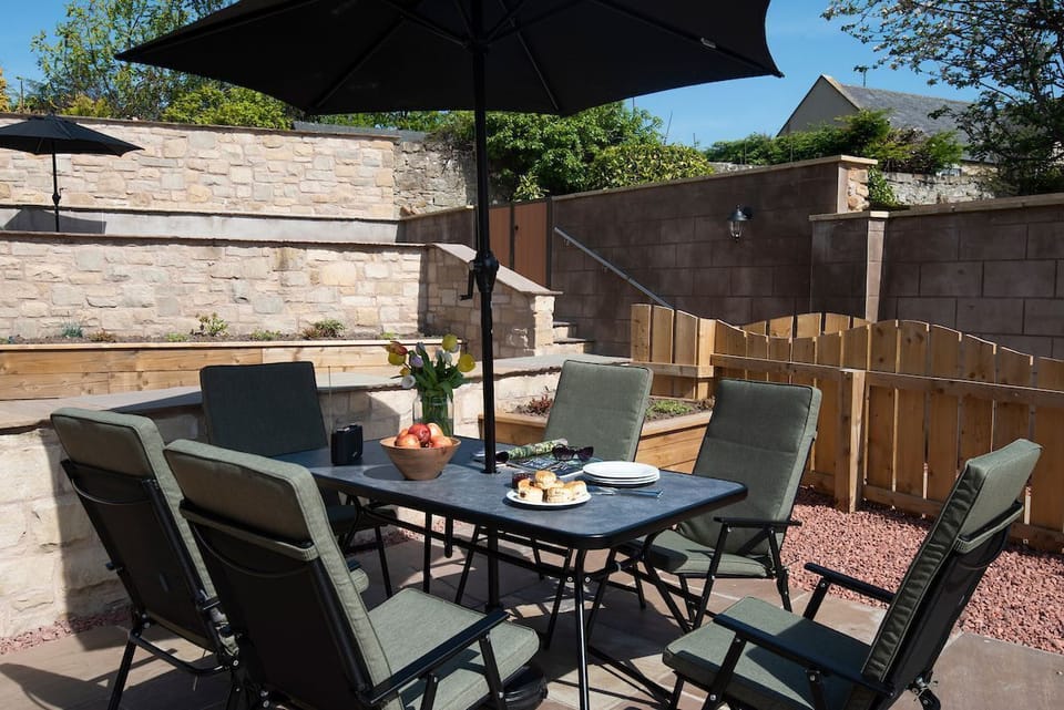 Wall Cottage - the dining table in the garden