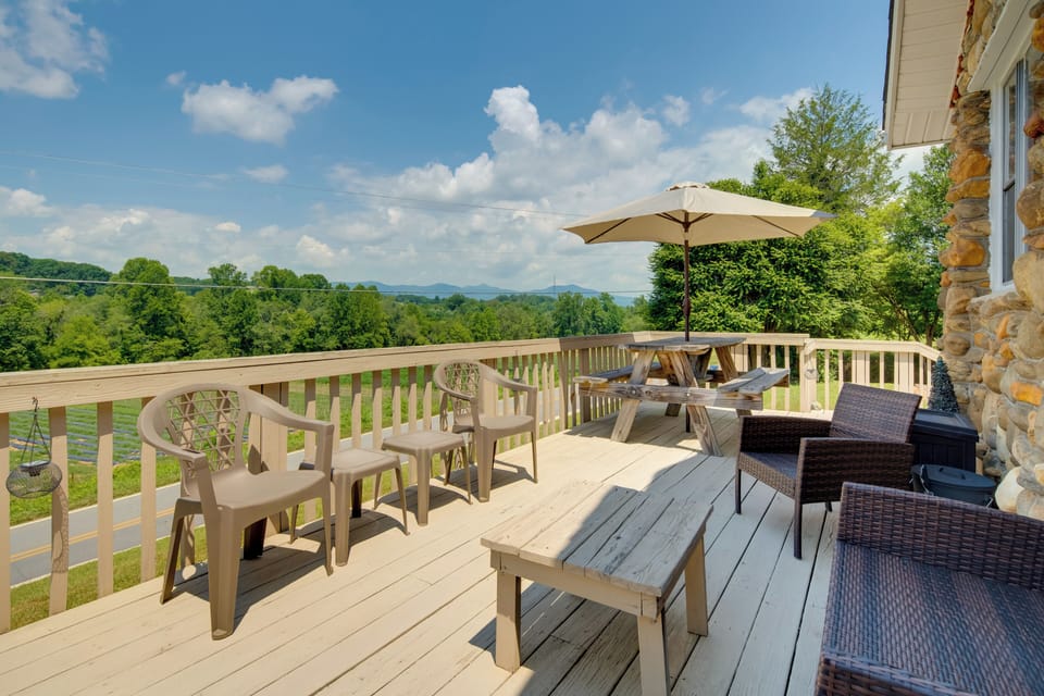 Candler Vacation Rental | 3BR | 1BA | 1,000 Sq Ft | Step-Free Access