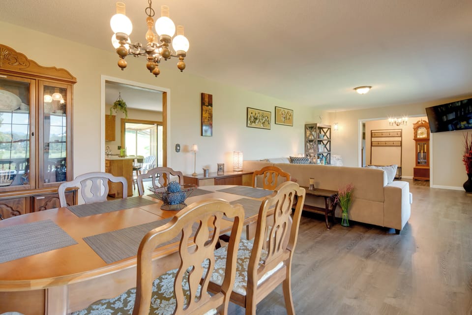 Dining Area | Main Level