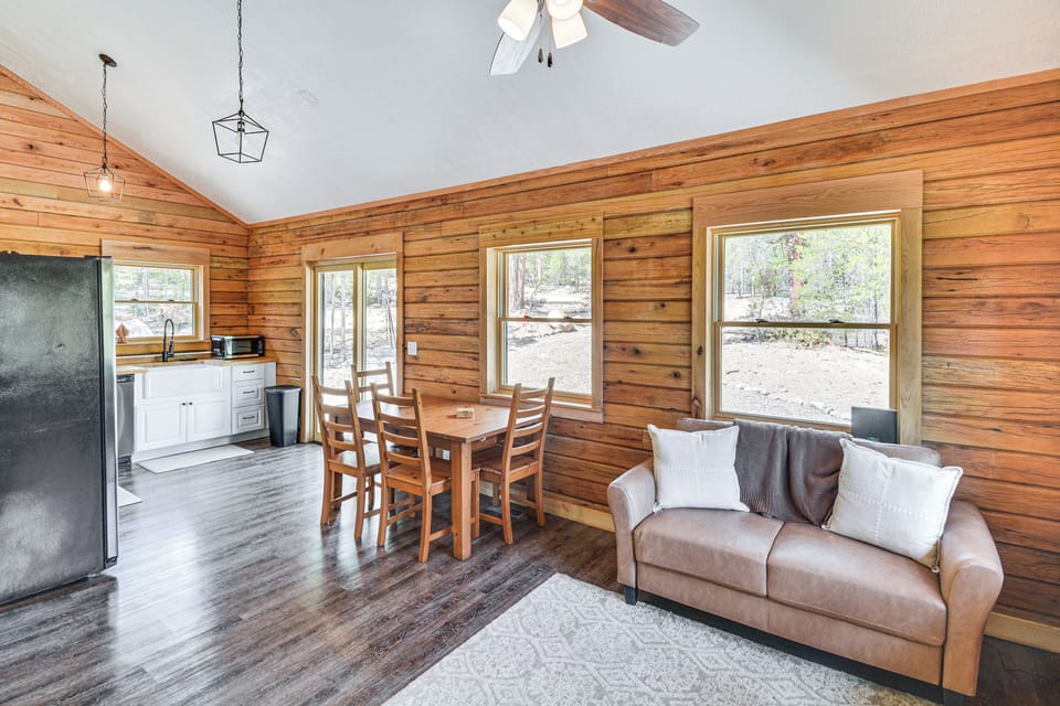 Living Room | Free WiFi | Central Heat