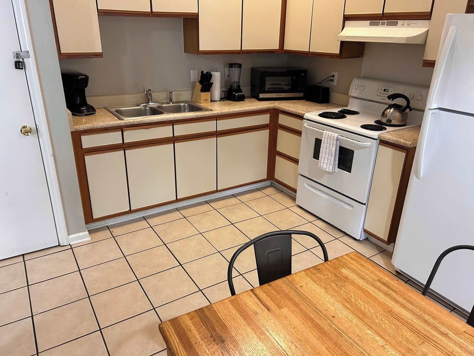 A nice area for casual meals or morning coffee to stay connected.