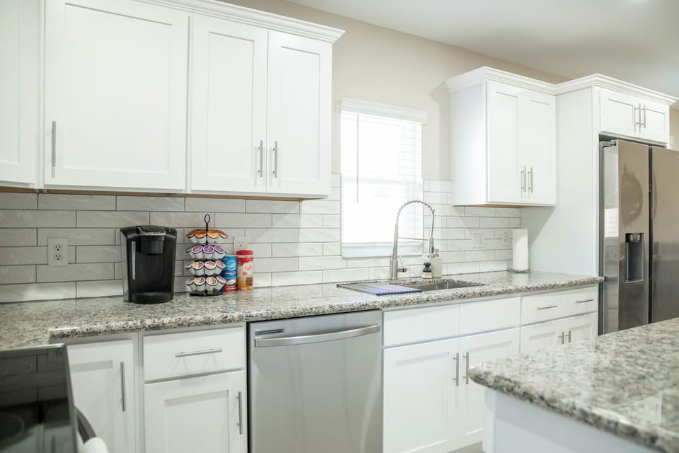 Full kitchen with island seating 
