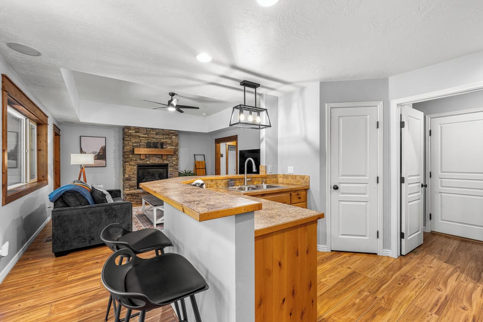 Kitchen island- single-level home