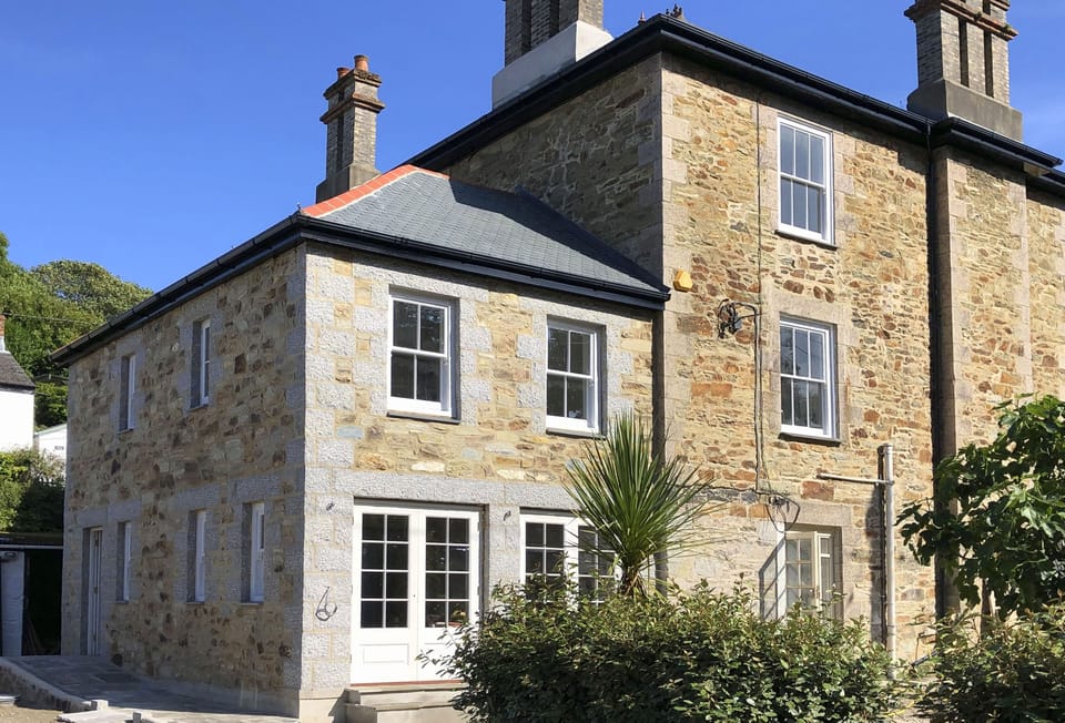 This stunning property is located in the heart of the thriving village of St Agnes