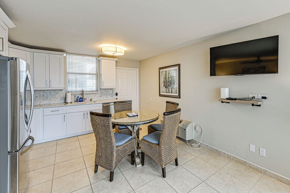 Studio | Dining Area | Smart TV | Dishware & Flatware