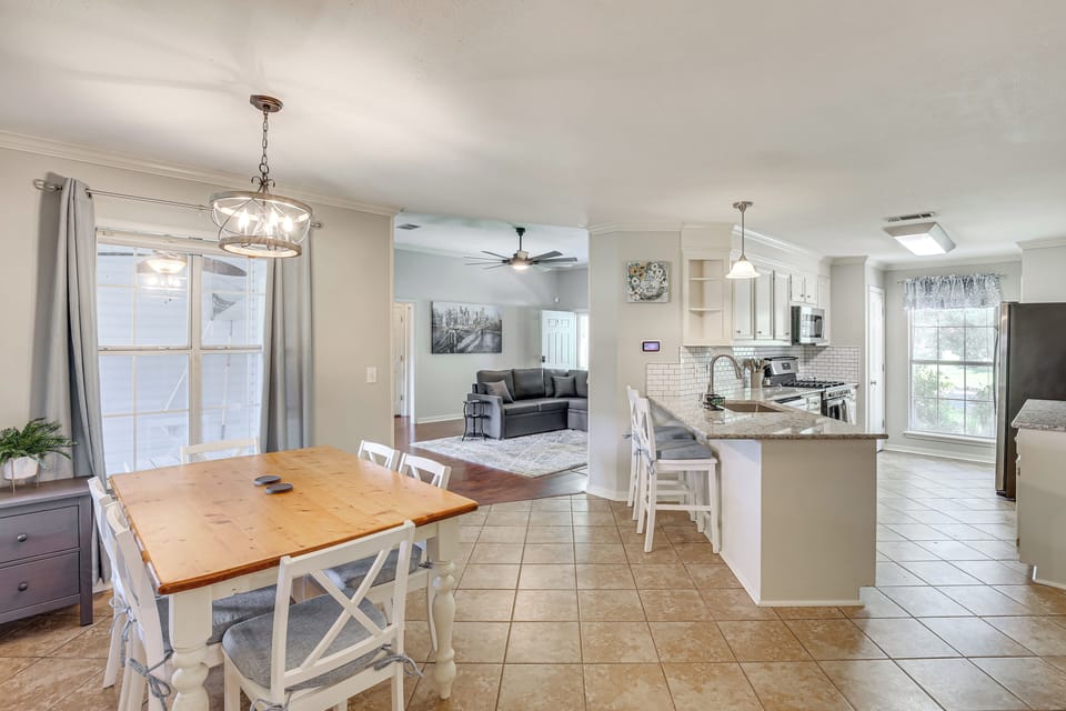 Dining Table | Breakfast Bar | Dishware/Flatware