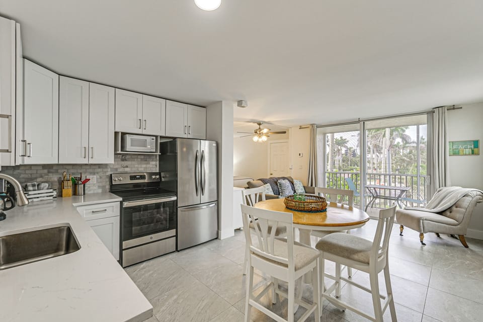 Studio | Living Space | Free WiFi | Central A/C & Heating
