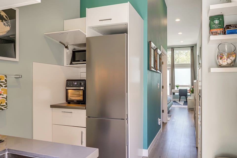 Kitchenette | Air Fryer/Grill | Washer/Dryer