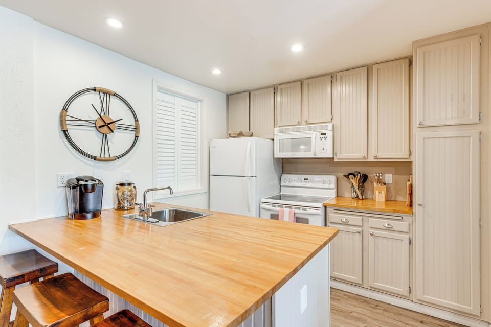Kitchen | Keurig Coffee Maker (Coffee Provided) | Dishwasher