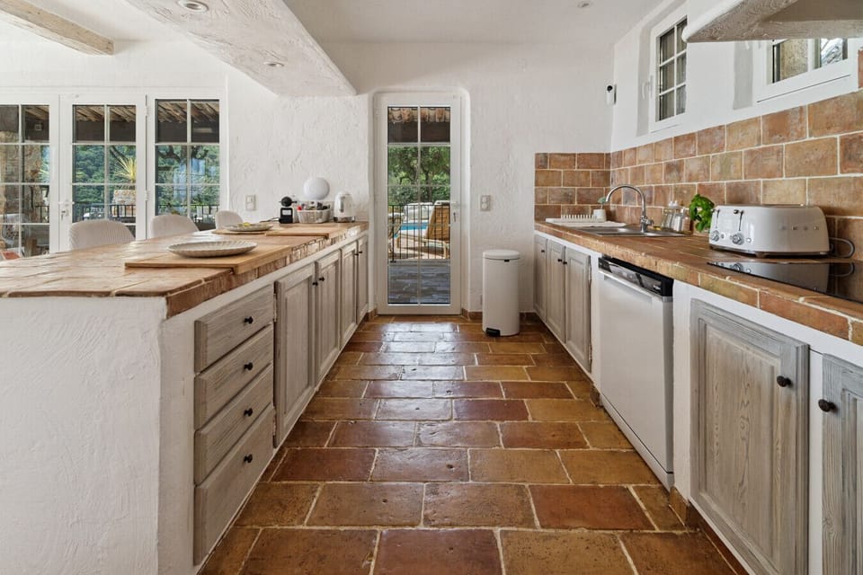 Spacious equiped kitchen