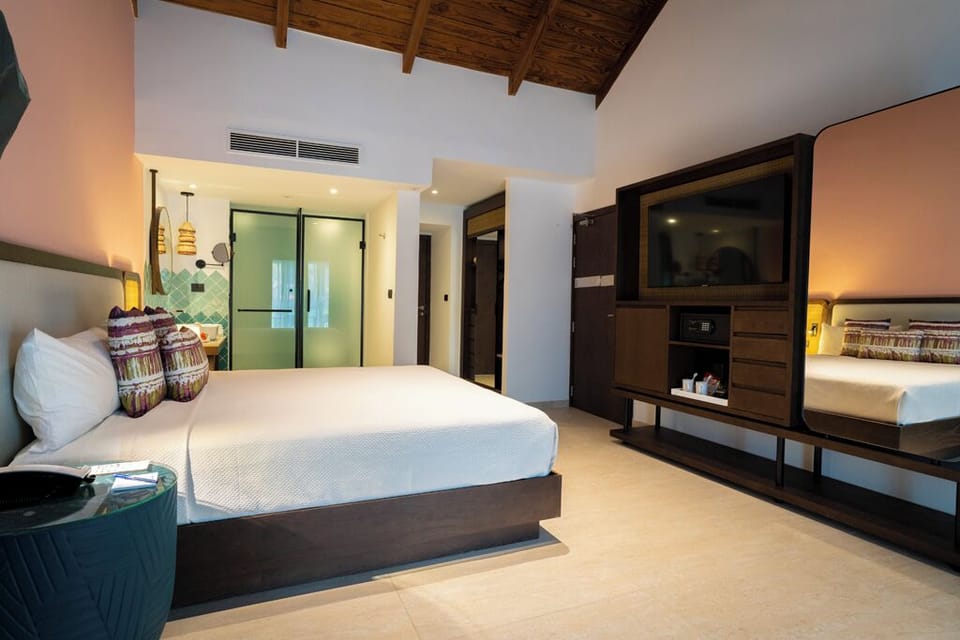 Gather comfortably with king bed plus bunks for everyone.