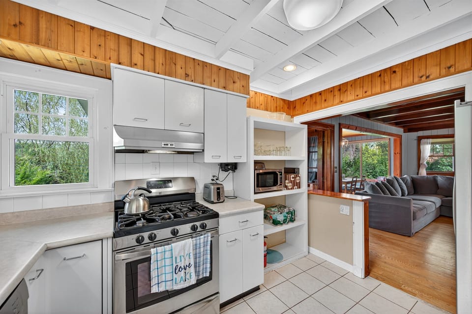Fully Equipped Kitchen for Family Meals