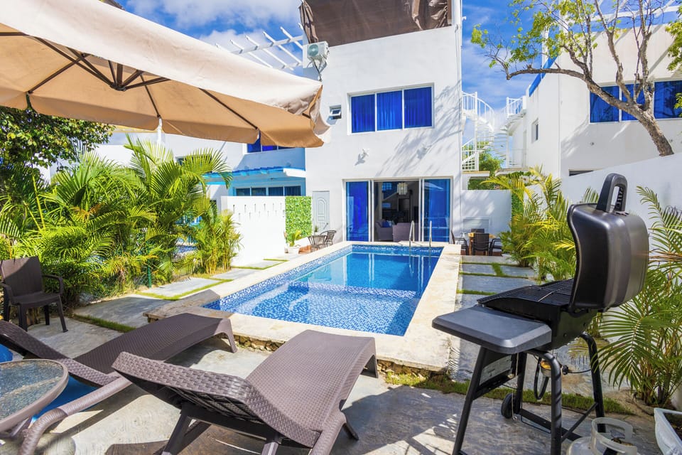 Private pool surrounded by tropical greenery – your personal oasis.