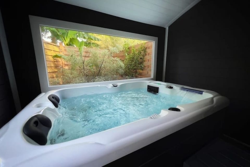 Indoor spa tub