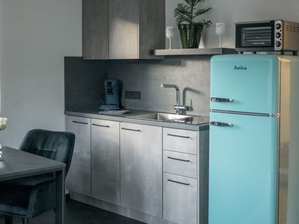 Kitchen Appliance, Major Appliance, Kitchen, Furniture, Home Appliance, Interior Design, Refrigerator, Countertop, Cabinetry, Shelf