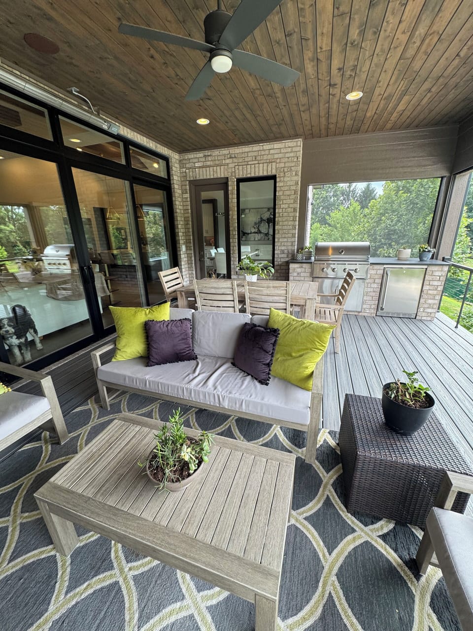 Outdoor dining