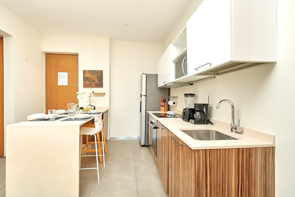 Fully equipped kitchen; quick and easy meals.