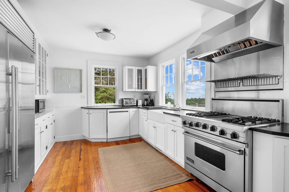 Large gourmet kitchen