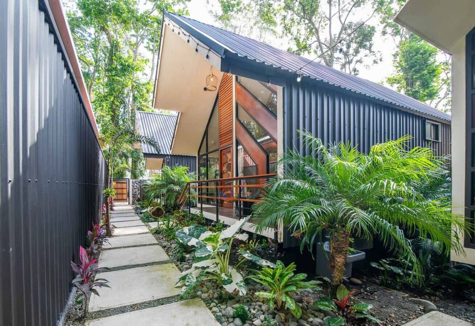 Exterior view of the house, Aloki Wim 4 in Playa Chiquita