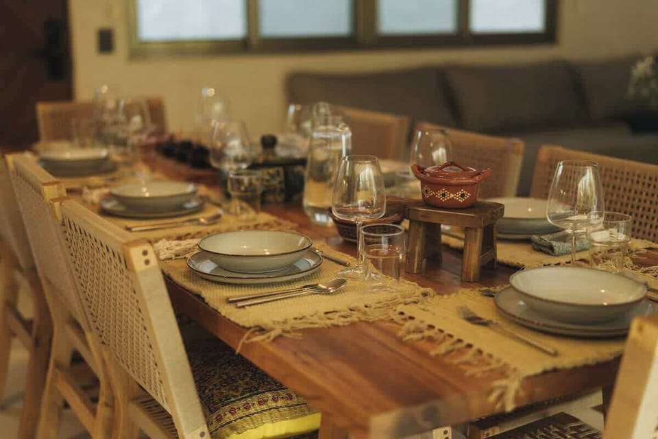 All kitchenware and cutlery.