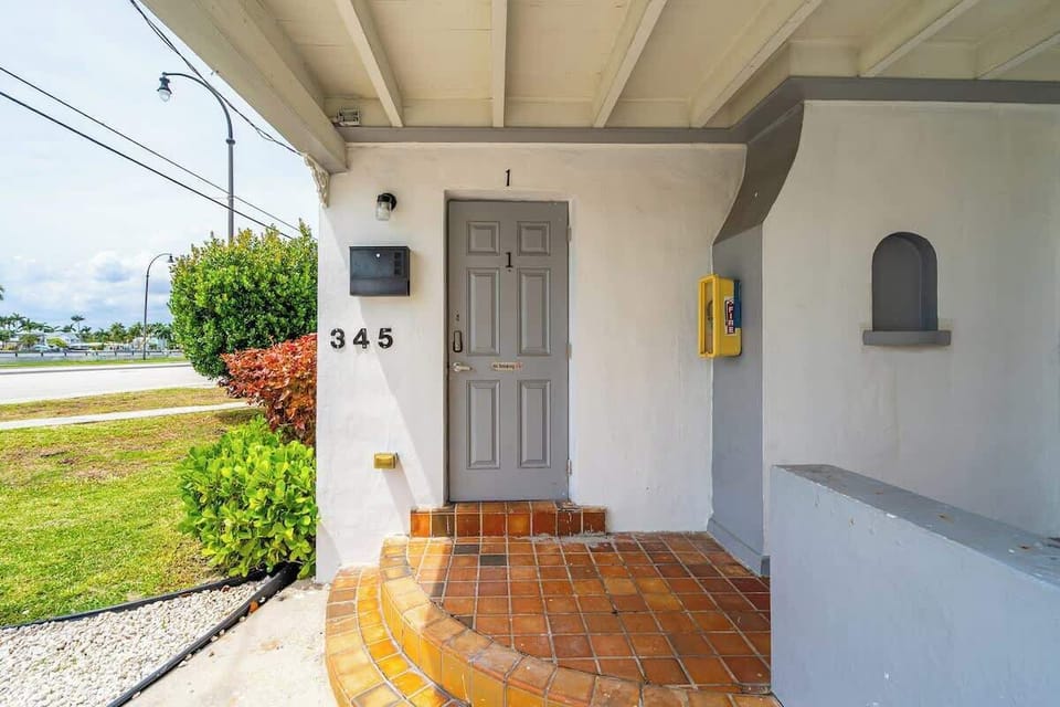 Safe, stylish, and welcoming 🚪 This South Florida vacation rental offers a secure entrance, tiled porch, and easy access—ideal for families, groups, or extended stays.