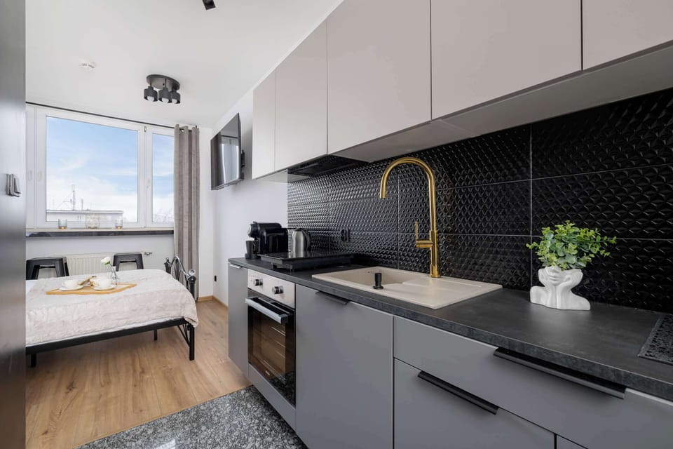Modern, fully equipped kitchenette. 