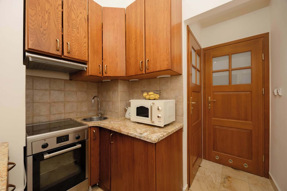 The kitchen's design includes all necessary cookware and utensils.