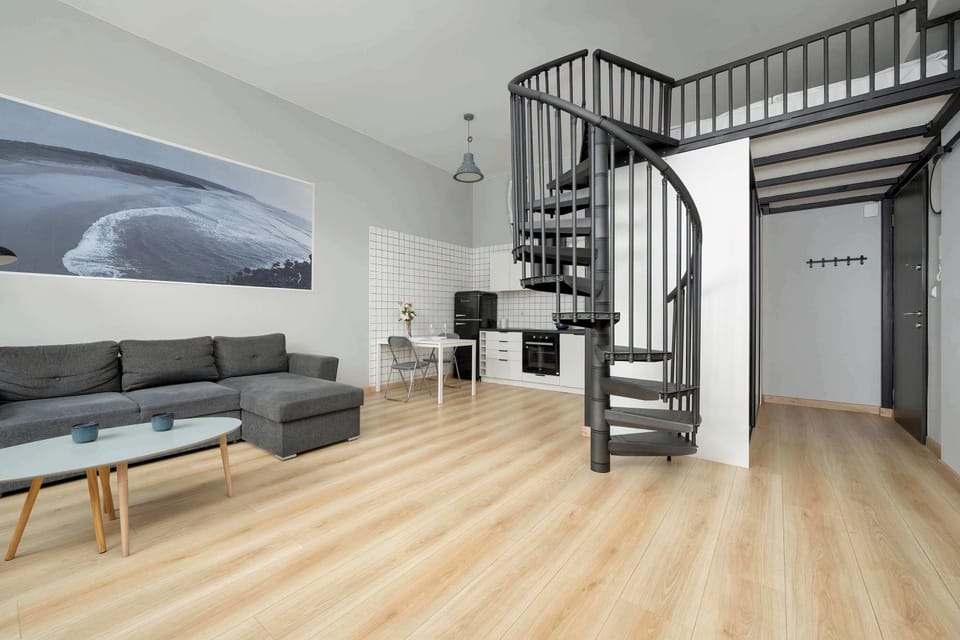 Spacious living room with full equipment.