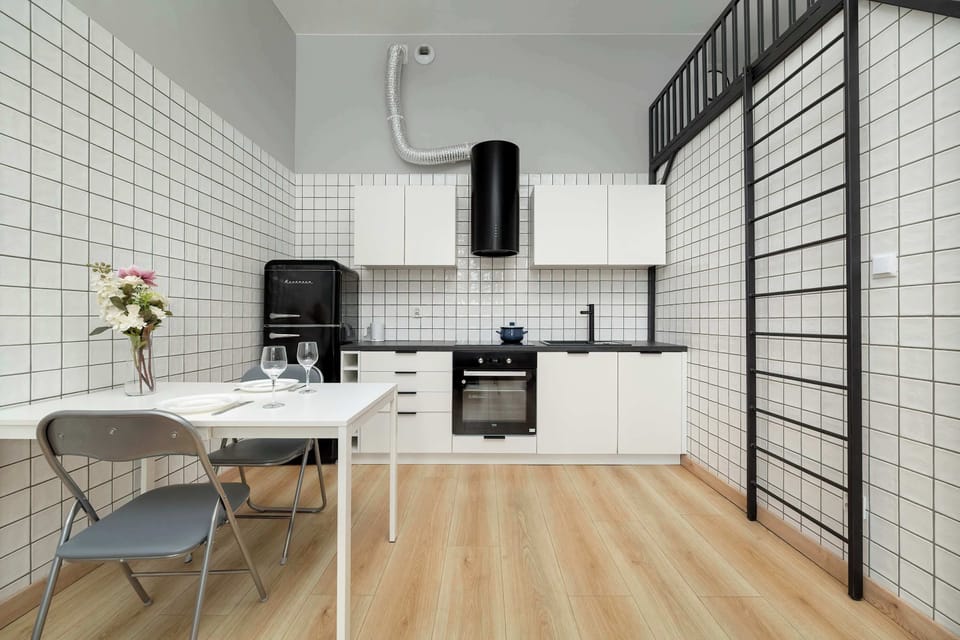 Fully equipped kitchenette.