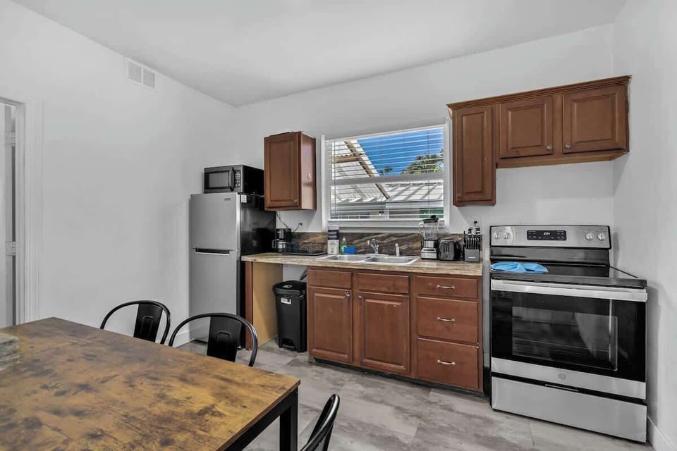 Bright, clean, and fully equipped 🍽️ This South Florida vacation rental offers a modern kitchen and dining area—perfect for cooking and gathering with loved ones.