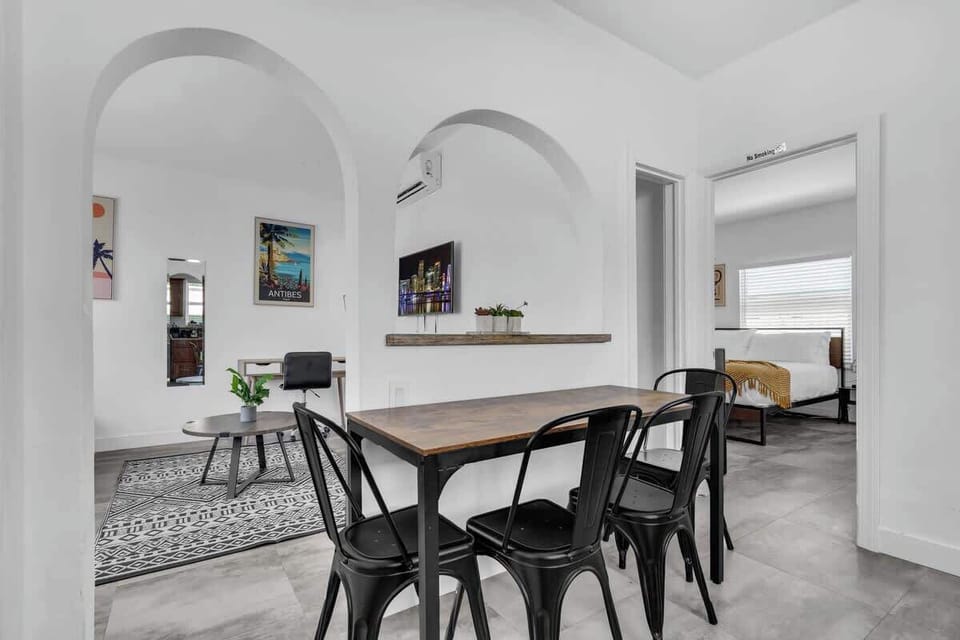Stylish and spacious 🍽️ This South Florida vacation rental blends dining, living, and sleeping areas with modern design—perfect for families or long-term guests.