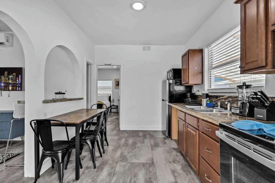 Cook, dine, and unwind 🍳 This South Florida vacation rental features a full kitchen and dining space—ideal for families, groups, or long-term stays.