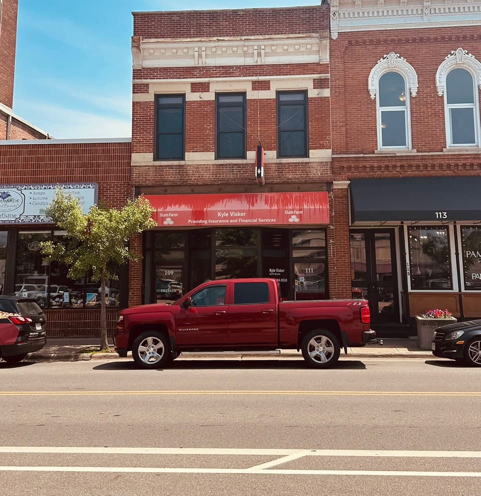 Apartment  has a private entrance to the top floor.
Located across from the La Crosse Center 
Steps away from historic Riverside Park, Pearl Street and all things downtown La Crosse, Wisconsin. No bars below! 