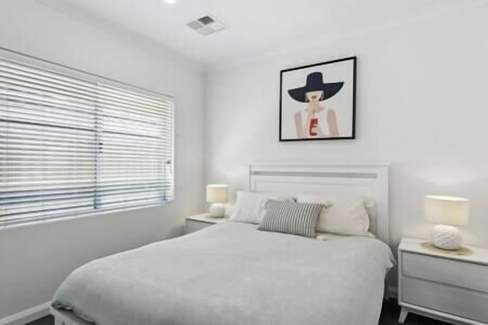 Bedroom 3, Queen Bed