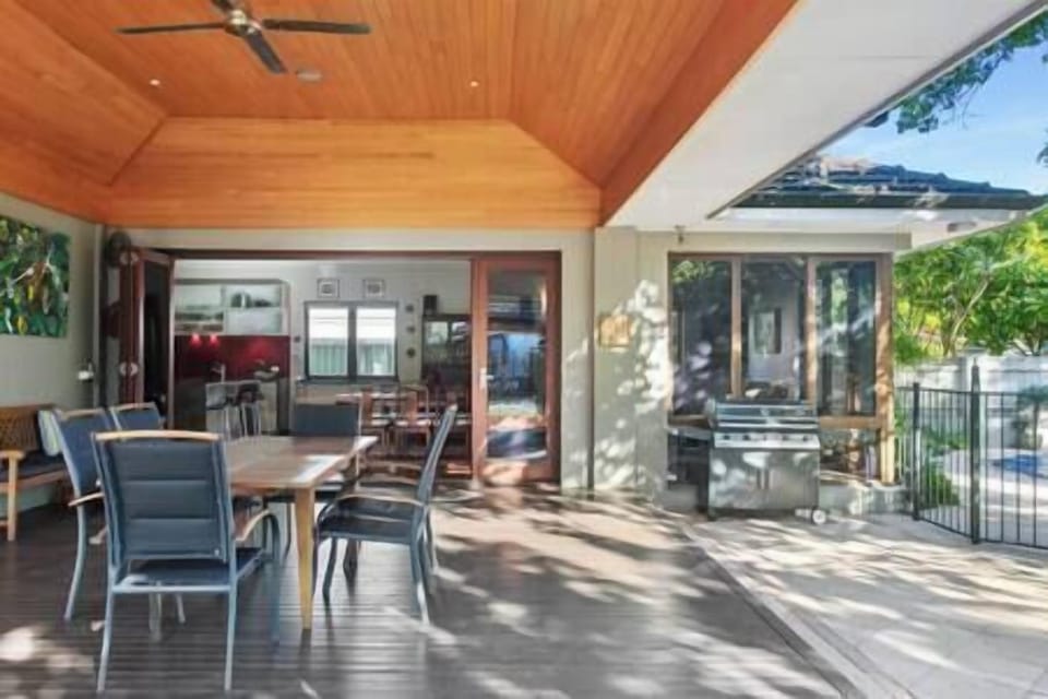 Alfresco Dining/ Ceiling Fan