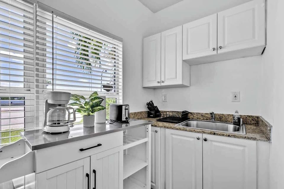 Start your day in style with fresh brews from our sleek coffee station. Ideal for couples or solo adventurers seeking comfort and convenience in a boutique-style rental.

