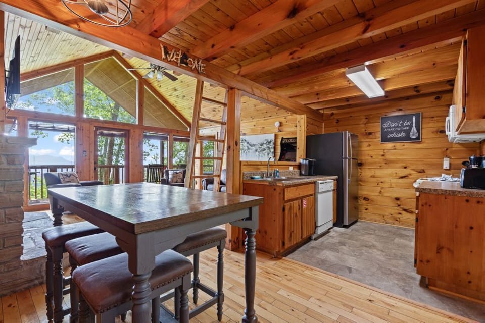 Kitchen/Dining Area