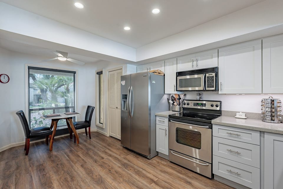Fully stocked kitchen with dining nook