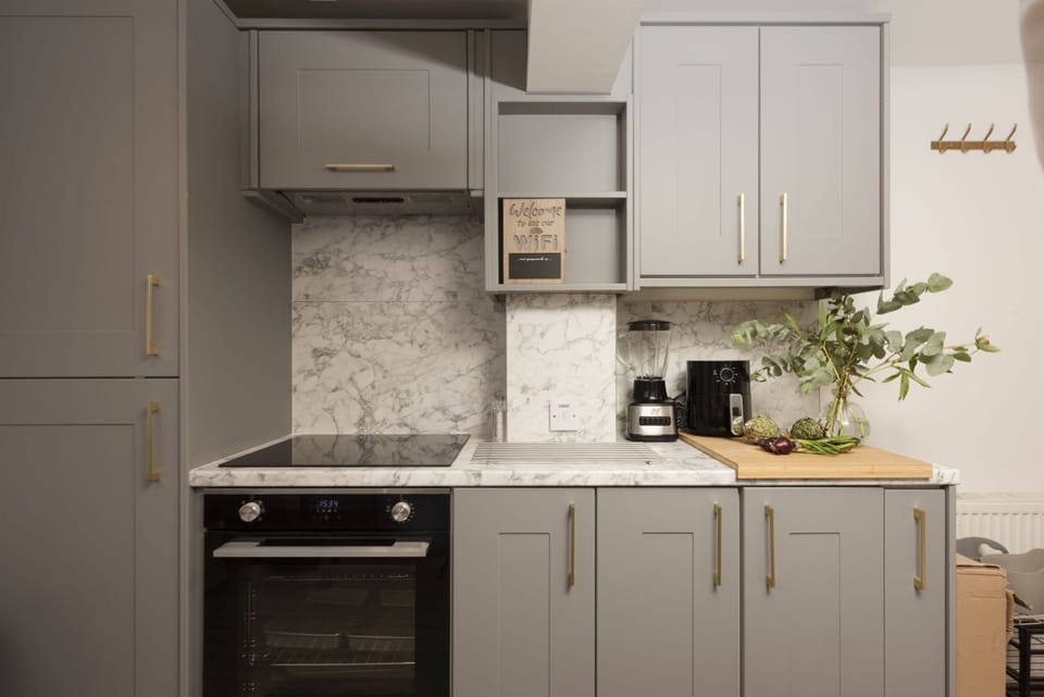 Oven, Hob, Blender, Air Fryer-Fond Memories Cottage
