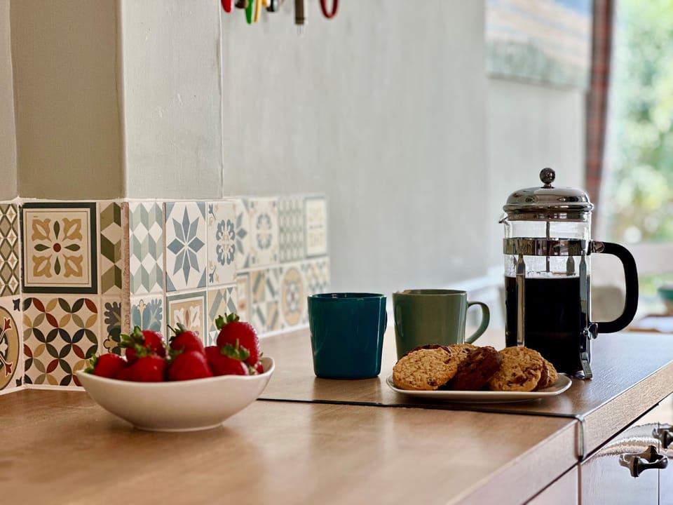 4 Longford Cottages, Havenstreet: Breakfast Table with seating for 4
