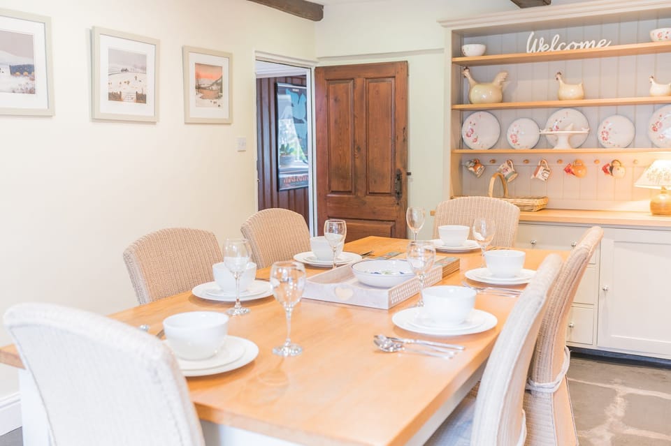 Dixon Ground Farm table for 6