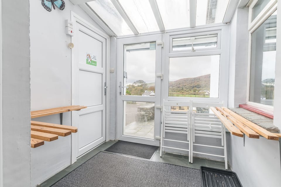 Hollace send porch with views over Lake District