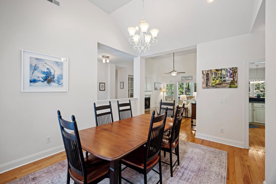 Dining table - seats 6 guests