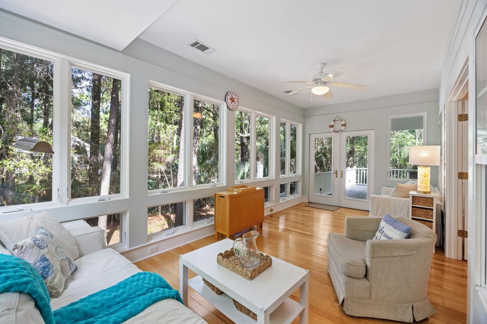 4 seasons sunroom - perfect to watch the wildlife pass by.