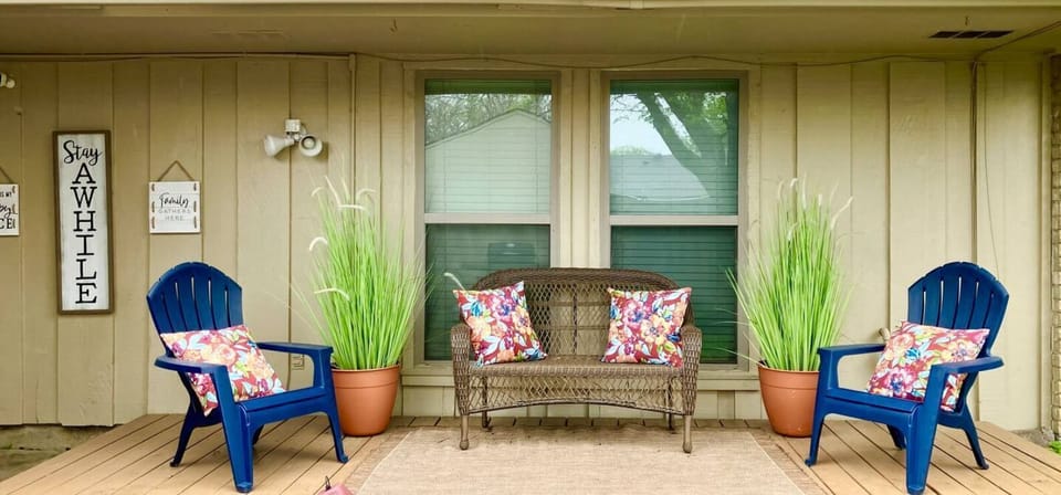 Sit back, relax and create amazing memories!! Enjoy our private back yard!!