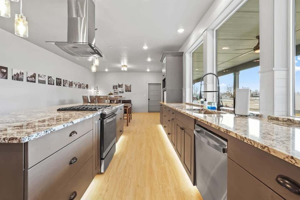 Lots of Kitchen Prep Area for Gatherings