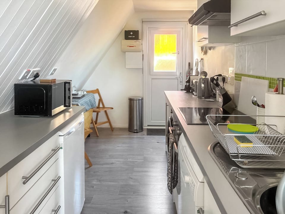 Kitchen | Chalet 47 By The Sea, Kingsdown, Deal