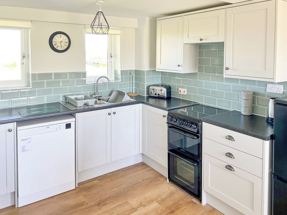 Kitchen | Honeysuckle Apartment - Moorhead Country Holidays, Woolfardisworthy, Clovelly