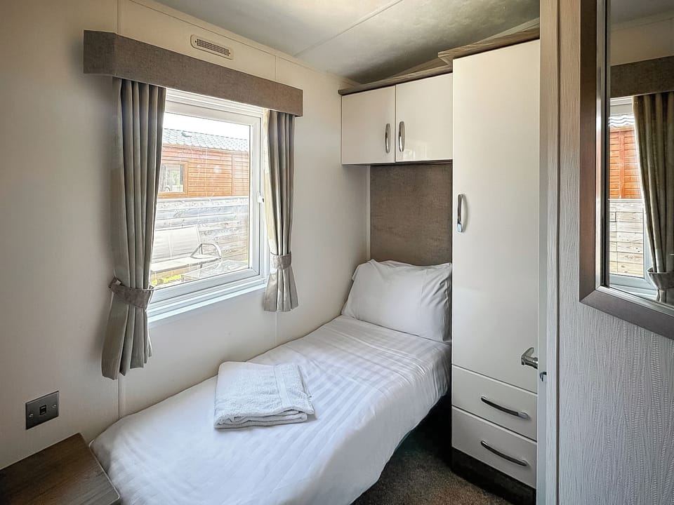 Twin bedroom | Dorado - Felmoor Cabin Escapes, Morpeth